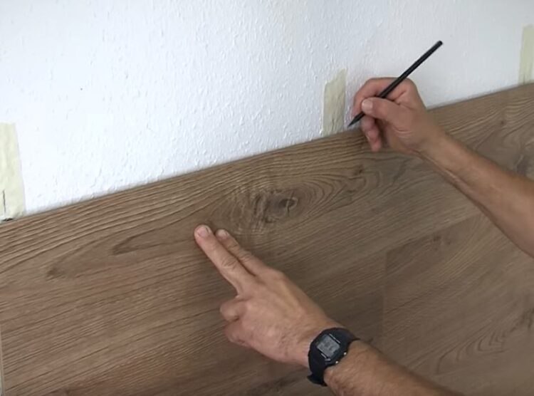 jak zamontować panele do ściany?