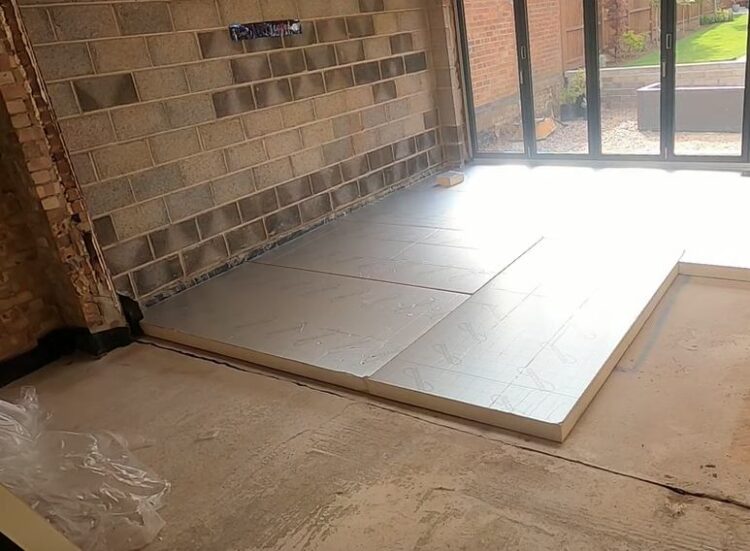 układanie styropianu pod wylewkę