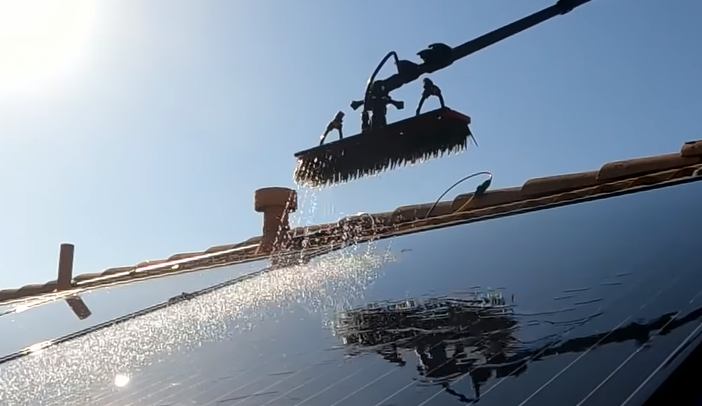 szczotka do mycia fotowoltaiki