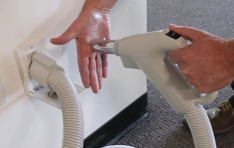 gniazdo odkurzacza centalnego w ścianie