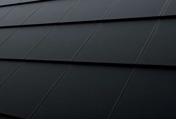 dachówka solarna na dachu