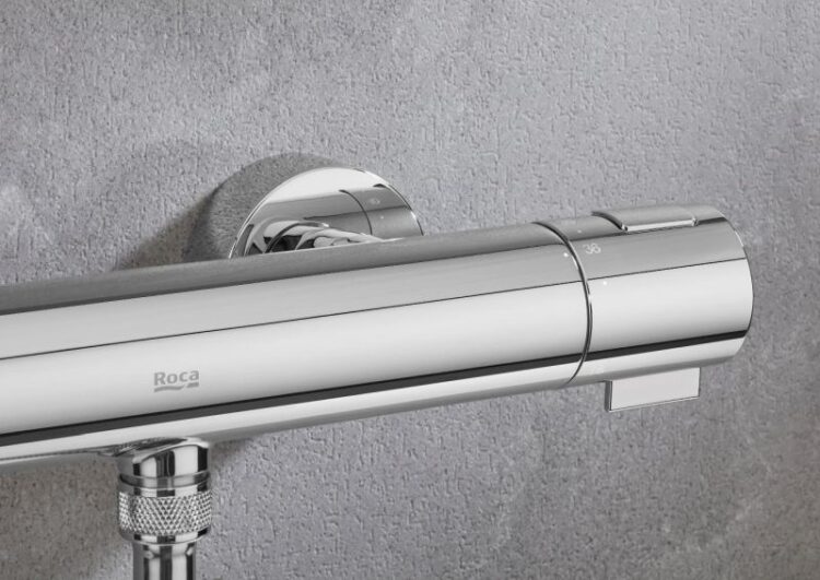 baterie roca pod prysznicem