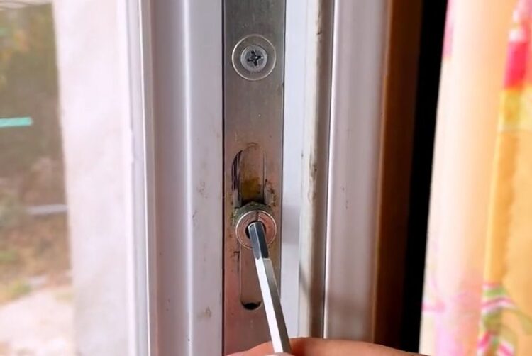 regulacja siły docisku okna do ramy nie jest trudna