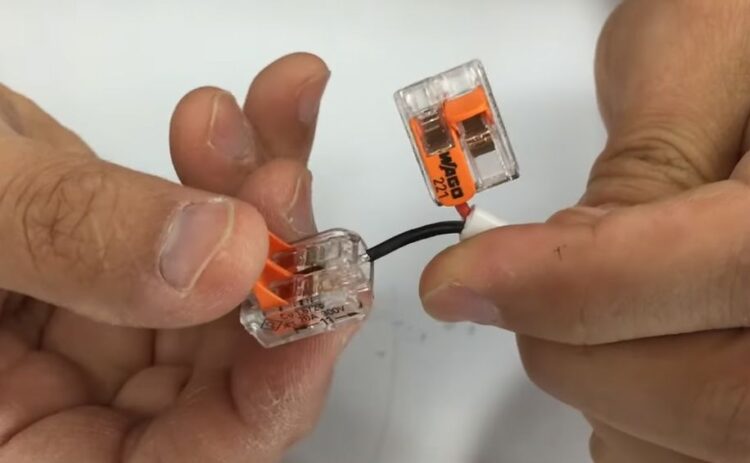 łączenie przewodów za pomocą złączek wago jest bardzo proste