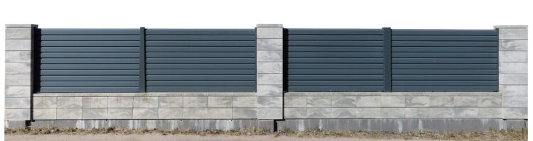 Płot z dużych bloczków ogrodzeniowych – nowy trend w branży ogrodzeń