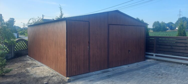 Garaże blaszane z pomieszczeniem gospodarczym: praktyczne rozwiązanie dla Twojego domu