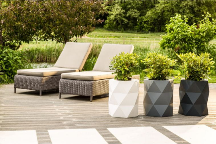 Nowoczesne donice ogrodowe – jak wprowadzić elegancję do ogrodu?